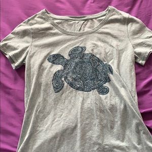 Green turtle t-shirt
